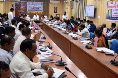 दूरस्थ नक्सल प्रभावित क्षेत्रों में रोड कनेक्टिीविटी के लिए सड़कों के निर्माण का कार्य प्राथमिकता से करने लोक निर्माण विभाग को दिए निर्देश...