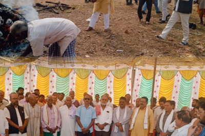 खुज्जी विधायक भोलाराम साहू लतमार जंघेल के अंतिम संस्कार कार्यक्रम मे शामिल हुए...