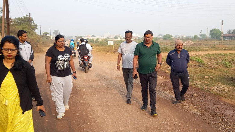 सड़क, पानी, बिजली, सफाई व्यवस्था देखने के लिए टीम के साथ आयुक्त निकले दौरे पर...