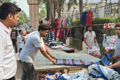 कपड़े व जूट का थैला उपयोग करने आयुक्त विश्वकर्मा ने की अपील...