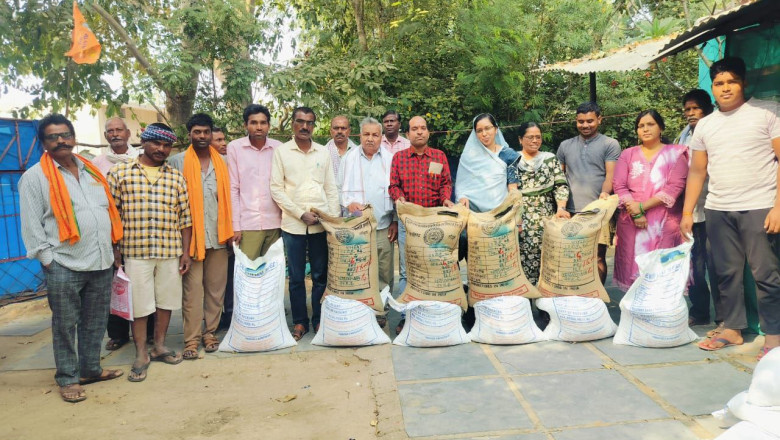 किसानों को रबी मौसम में धान के अलावा अन्य फसल लेने किया जा रहा जागरूक  कृषक समृद्धि चौपाल में फसल विविधीकरण की दी जा रही जानकारी