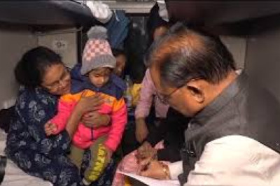 रायपुर से बिलासपुर के लिए ट्रेन से निकले सीएम साय, यात्रियों के साथ साझा किए अनुभव...