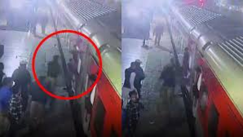 रेलवे स्टेशन पर चलती ट्रेन से गिरी महिला, पुलिसकर्मी ने ऐसे सेकंड्स में बचाई जान...