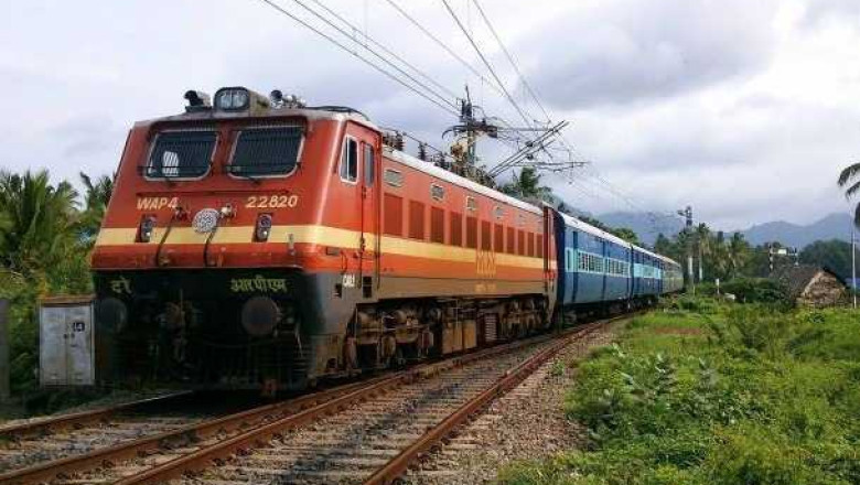 ट्रेन के बाथरूम में फंदे से लटकती मिली युवक की लाश, प्रेमिका पर प्रताड़ना का आरोप...