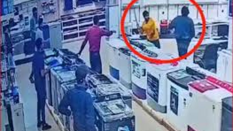 युवक पर ईंट से किया हमला,मारपीट का वीडियो वायरल...
