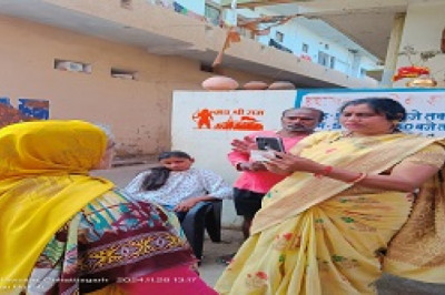 घर-घर पहुंच हितग्राहियों का आयुष्मान कार्ड बना रहे कर्मचारी: