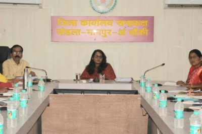 कलेक्टर ने की महिला बाल विकास विभाग के कामकाज की समीक्षा आंगनबाड़ी केंद्रों की निगरानी और महिला बाल कल्याण योजनाओं को सुदृढ़ करने के निर्देश