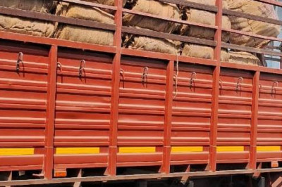 खरीदी केन्द्रों में की जा रही बारदानों की व्यवस्था...