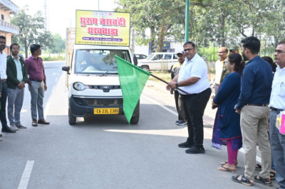 कलेक्टर अग्रवाल ने पुरूष नसबंदी जागरूकता रथ को हरी झण्डी दिखाकर किया रवाना...