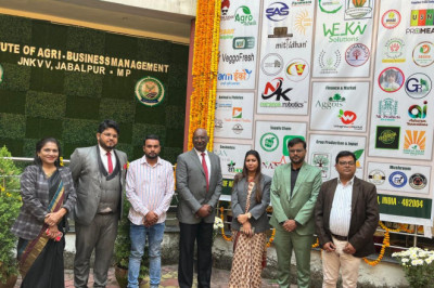 मशरूम के युवा उद्यमी सुधीर एवं रुपेश को जबलपुर में मिला नवाचारी के रूप में पांच लाख का ग्रांट