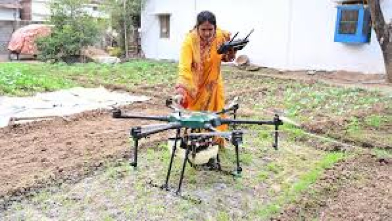 ड्रोन दीदी ने कमा लिया 300 रुपए दस मिनट में...