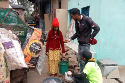 गीला कचरा सूखा कचरा एक में देने वालों पर देने वालों से रूपये 600 अर्थ दंड वसूला गया।