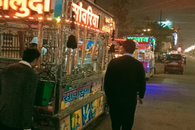 आयुक्त विश्वकर्मा निकले रात्रि में सफाई देखने बाजार क्षेत्र में समुचित सफाई के दिये निर्देश