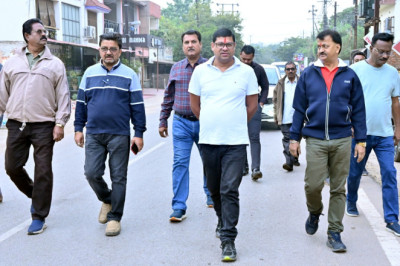हुड़को क्षेत्र में उद्यान, तालाब, स्टेडियम एवं सफाई व्यवस्था का निरीक्षण किए-आयुक्त...