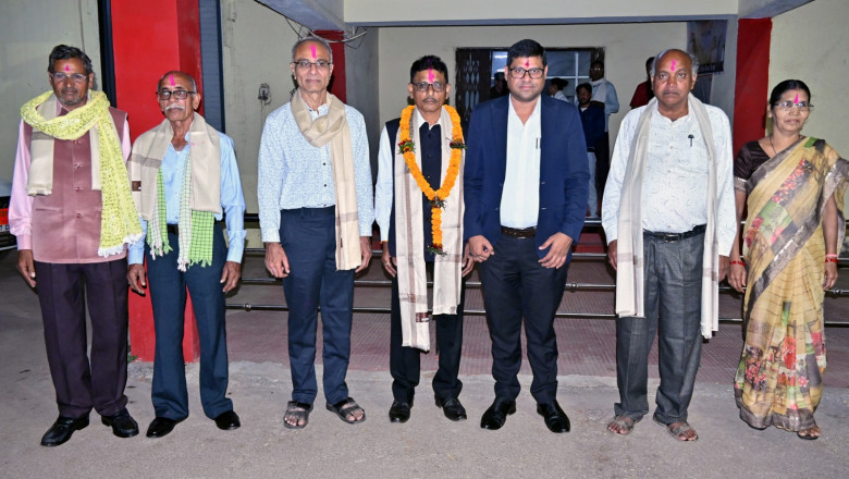 निगम प्रशासन ने 06 कर्मचारियों को स-सम्मान बिदाई दी।