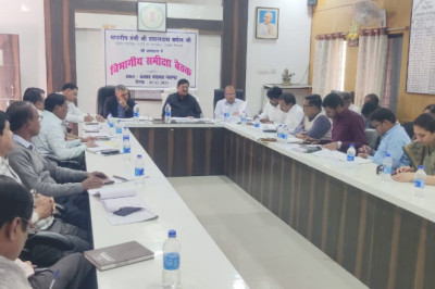 छत्तीसगढ़ के खाद्य मंत्री दयालदास बघेल ने नवागढ़ में ली अधिकारीयों की समीक्षा बैठक...