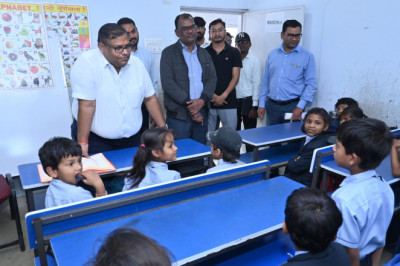 कलेक्टर अग्रवाल वनांचल क्षेत्र के ग्राम जुगाड़ एवं धुरवागुड़ी पहुंचे प्राथमिक, मीडिल स्कूल, आंगनबाड़ी एवं सेजेस का किया निरीक्षण...