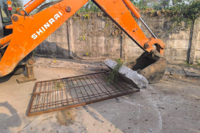 सरकारी नाली पर अवैध कब्जा , नाली पाटकर फ्रीकास्ट बाउंड्रीवाल निर्माण नगर निगम ने जेसीबी से तोड़कर हटाया...