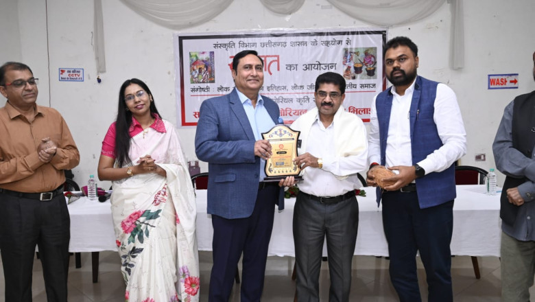 12  रचनाकारों को चतुर्भुज मेमोरियल कृति सम्मान...
