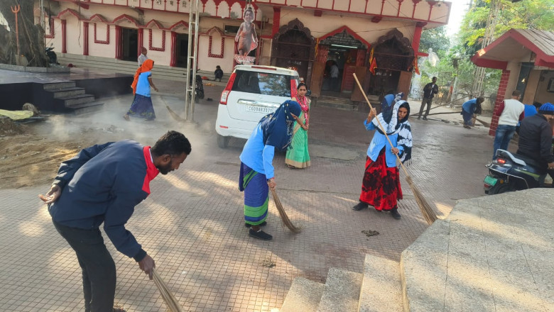 नागरिकों को स्वच्छता के प्रति जागरूक करने शीतला माता मंदिर परिसर व रानी सागर व बुढा सागर के किनारे सफाई कर स्वच्छता ही सेवा अभियान का हुआ शुभारंभ...