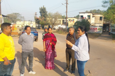 आधे अधूरे पाॅथवे को देख भड़की महापौर...