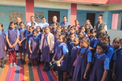कलेक्टर शर्मा ने किया अनुसूचित जाति बालिका आश्रम का औचक निरीक्षण...