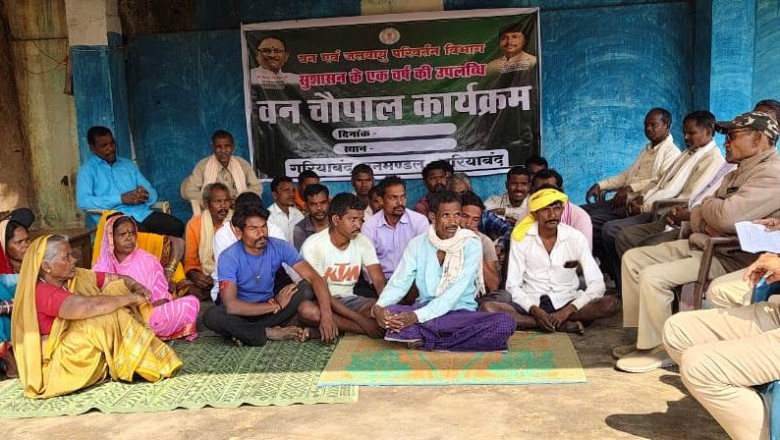 सरकार गठन के एक वर्ष पूर्ण होने पर वन विभाग द्वारा विभिन्न गांवों में वन चौपाल का आयोजन कर हितग्राहियों को योजनाओं के बारे में दी गई जानकारी...