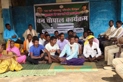 सरकार गठन के एक वर्ष पूर्ण होने पर वन विभाग द्वारा विभिन्न गांवों में वन चौपाल का आयोजन कर हितग्राहियों को योजनाओं के बारे में दी गई जानकारी...
