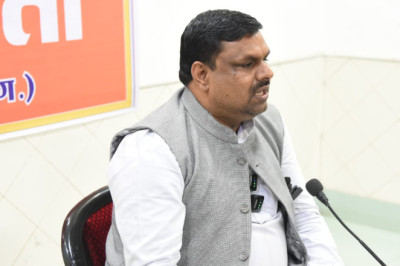 विधायक यादव ने मोदी जी की गारंटियां पूरी और विष्णु जी के सुशासन से मीडिया को अवगत कराया  -छत्तीसगढ़ को मिली उपलब्धियों के लिए सभी को दी बधाई...