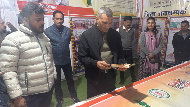 राज्य स्तरीय ओपन पंथी नृत्य प्रतियोगिता और लोक कला महोत्सव पर  जनसंपर्क विभाग की प्रदर्शनी का कलेक्टर ने लिया जायजा...