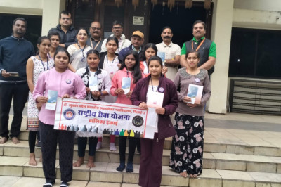 'विश्व ध्यान दिवस' के उपलक्ष्य में डॉ खूबचंद बघेल स्नातकोत्तर महाविद्यालय भिलाई -3 के राष्ट्रीय सेवा योजना बालिका इकाई  को ध्यान से कराया गया परिचित...