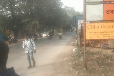 डोंगरगढ़ सुदर्शन चौक में बढ़ रही सड़क दुर्घटनाएं...
