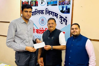 आयुक्त सुमित अग्रवाल के समक्ष शहर के बड़े बकायादार रोमानपार्क ने 7 लाख 90 हजार संपत्ति कर वसूली किया जमा...