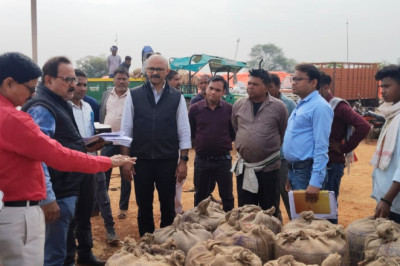 सचिव खाद्य अंबलगन ने जिले के धान खरीदी केंद्रों का निरीक्षण किया...