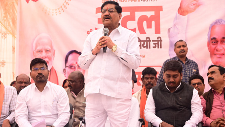 अटल जयंती पर टेमरी पहुंचे खाद्य मंत्री, स्व. अटल बिहारी वाजपेयी को दी श्रद्धांजलि...