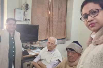 कर्मचारी घर-घर जाकर बना रहें है बुजुर्गों का आयुष्मान कार्ड,98 वर्ष बुजुर्ग का बनाया आयुष्मान कार्ड...