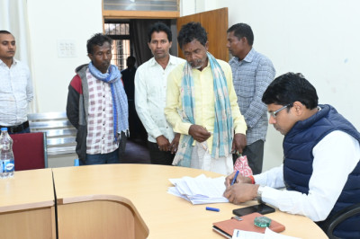 अपर कलेक्टर ने जनदर्शन में सुनी आम नागरिकों की समस्याएं जनदर्शन में मिले 45 आवेदन