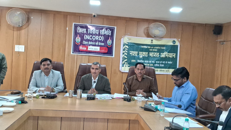 कलेक्टर की अध्यक्षता में सड़क सुरक्षा समिति की बैठक संपन्न  ट्रैफिक नियमों का उल्लंघन करने वालों के खिलाफ होगी सख्त कार्रवाई- एसपी