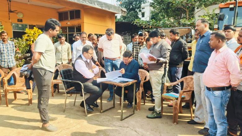 निगम आयुक्त ने दैनिक वेतन भोगी एवं ठेका श्रमिकों का समक्ष में भौतिक सत्यापन कर उनके कार्यो की ली जानकारी