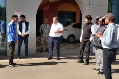 कलेक्टर अग्रवाल की बड़ी कार्यवाही, विलंब से कार्यालय आने वाले 65 अधिकारी-कर्मचारियों को कारण बताओ नोटिस जारी कलेक्ट्रेट परिसर में बायोमेट्रिक से होंगी अटेंडेंस