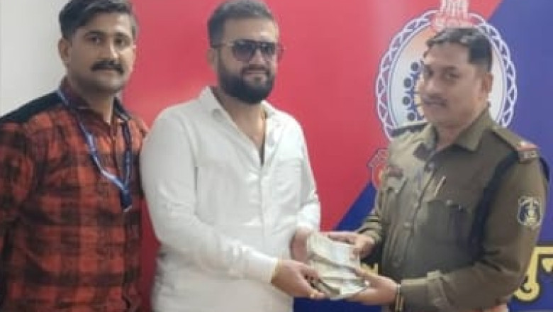 राजनांदगांव कोतवाली पुलिस का मानवीय चेहरा सामने आया : प्रार्थी के गुम हुए 1,50,000/- रुपये ढूंढ कर वापस लौटाया