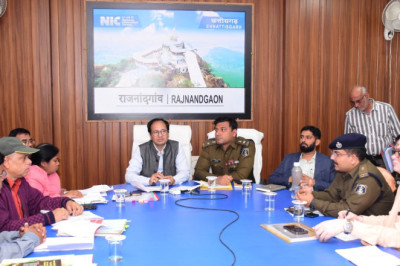 सड़क दुर्घटनाओं में कमी लाने जनसामान्य को वाहन चलाते समय अनिवार्य रूप से हेलमेट पहनने और सीट बेल्ट लगाने के लिए करना होगा जागरूक - कलेक्टर