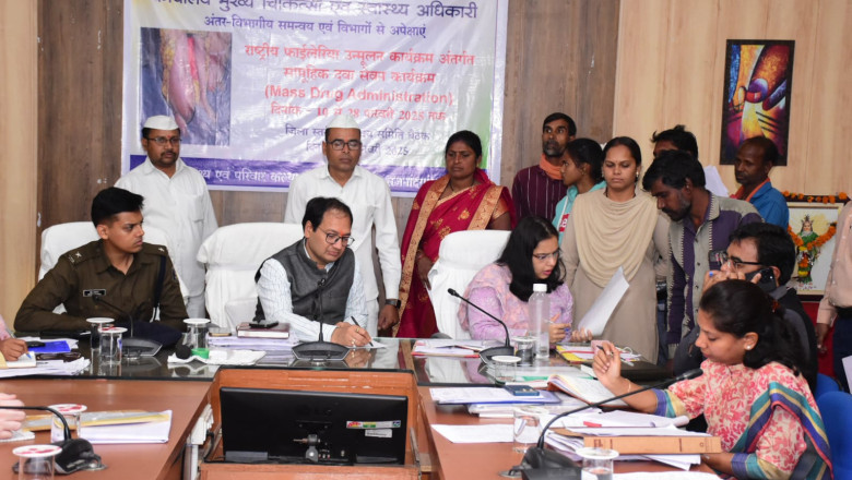 कलेक्टर ने गंभीरतापूर्वक जनसामान्य की सुनी समस्याएं एवं शिकायतें जनदर्शन में प्राप्त आवेदनों का प्राथमिकता के साथ निराकरण करने के दिए निर्देश