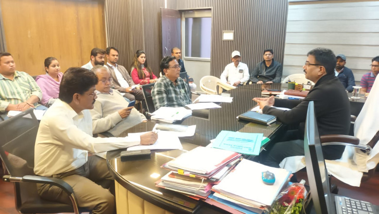 आयुक्त ने ली तकनीकि अधिकारियों की समीक्षा बैठक आगामी स्थानीय निर्वाचन को ध्यान मंे रखकर निर्माण कार्य में तेजी लाकर गुणवत्ता के साथ समय सीमा में पूर्ण करने दिये निर्देश