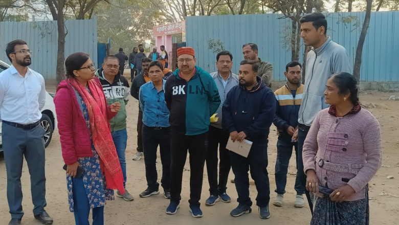 कलेक्टर व निगम प्रशासक ने सुबह शहर भ्रमण करके निर्माण कार्यो व साफ सफाई व्यवस्था का लिया जायजा...