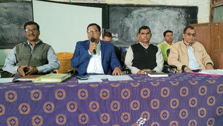 शिक्षा विभाग ने कक्षा 10वीं और 12वीं की अर्धवार्षिक परीक्षा परिणामों की समीक्षा की, कई विद्यालयों को ’डी’ ग्रेड...