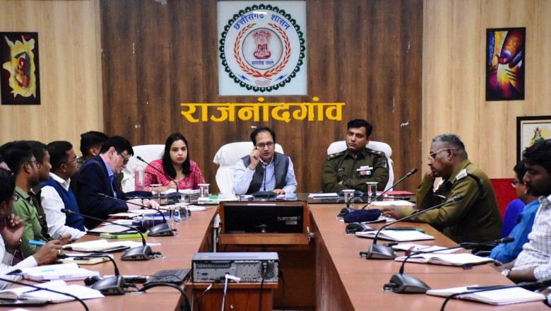 कलेक्टर ने कानून व्यवस्था के संबंध में राजस्व एवं पुलिस अधिकारियों की ली संयुक्त बैठक
