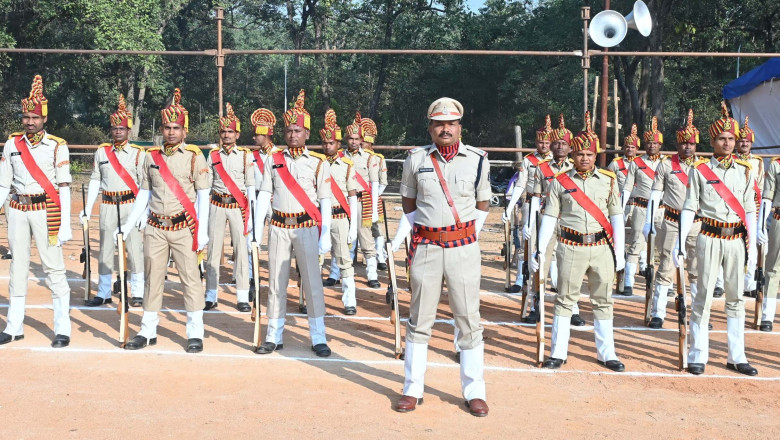 गणतंत्र दिवस समारोह के लिए पुलिस परेड ग्राउंड पर हुई अंतिम रिहर्सल अपर कलेक्टर पाण्डेय ने अंतिम रिहर्सल पर फहराया ध्वज, परेड की ली सलामी