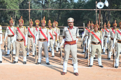 गणतंत्र दिवस समारोह के लिए पुलिस परेड ग्राउंड पर हुई अंतिम रिहर्सल अपर कलेक्टर पाण्डेय ने अंतिम रिहर्सल पर फहराया ध्वज, परेड की ली सलामी