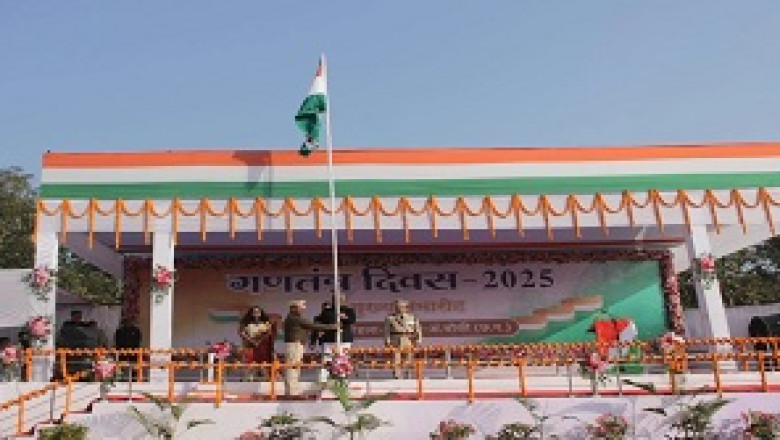 कलेक्टर  तुलिका प्रजापति ने कलेक्टोरेट में ध्वजारोहण किया